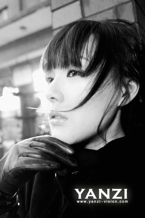 欧美胸大的美女 欧美美女爱吃大黑棒