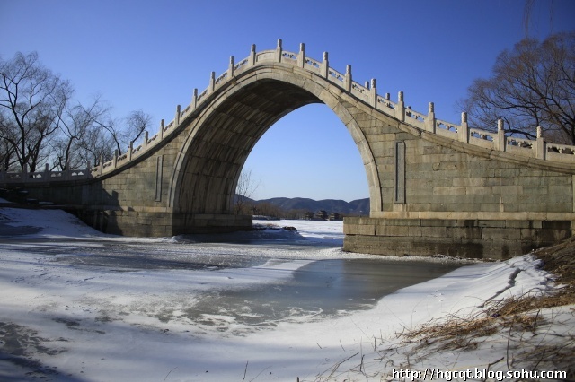 绣绮桥雪景图.