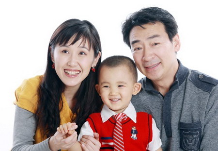 58岁寇振海全家福曝光老婆靓儿子帅(图)