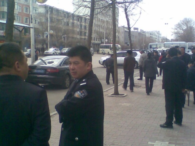 黑龙江富锦发生群体性事件 警方动用催泪瓦斯(图)