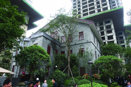协信公馆是由重庆协信控股(集团)有限公司开发的集生态园林,山水